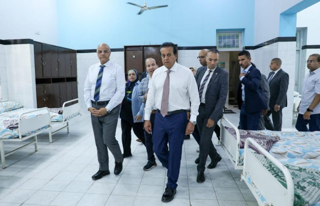 وزير الصحة يتفقد مستشفى الخانكة للصحة النفسية.. ويوجه بتطويرها لتصبح أول مدينة طبية متكاملة جانب من الزيارة