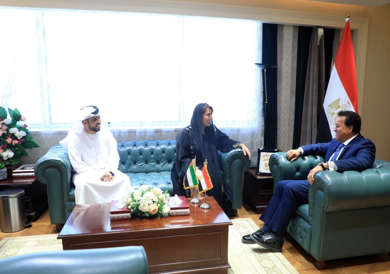 نائب رئيس الوزراء وزير الصحة يبحث مع السفيرة الإماراتية التعاون المشترك في القطاع الصحي جانب من اللقاء