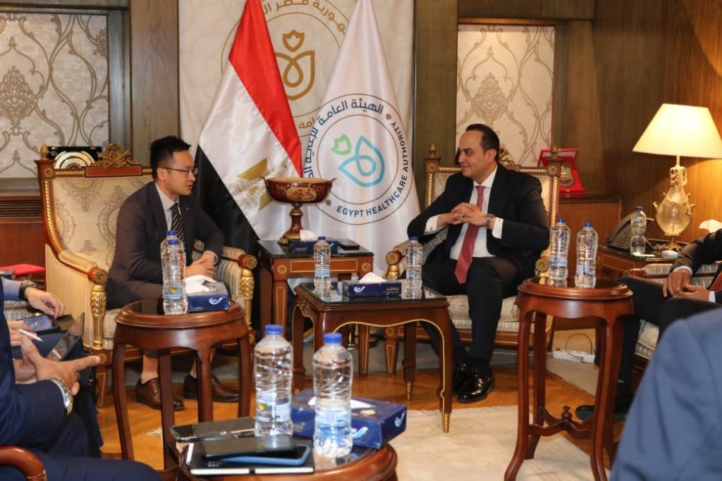 هيئة الرعاية الصحية تبحث التعاون مع «مندراي» الصينية لتطوير القطاع الطبي في مصر جانب من اللقاء