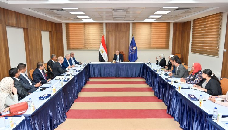 رئيس هيئة الدواء مع ممثلي شركات الأدوية الصغيرة والمتوسطة