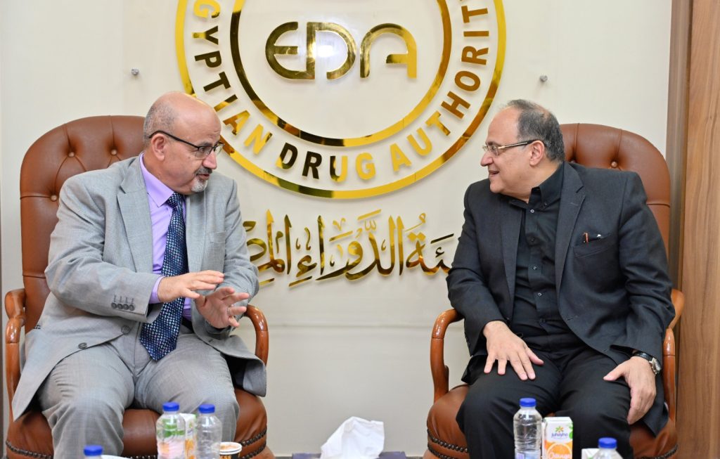 رئيس هيئة الدواء وممثل منظمة الصحة العالمية في مصر