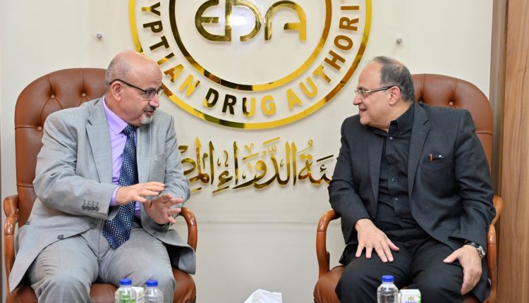 رئيس هيئة الدواء وممثل منظمة الصحة العالمية في مصر