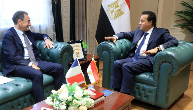 نائب رئيس الوزراء وزير الصحة والسفير الفرنسي