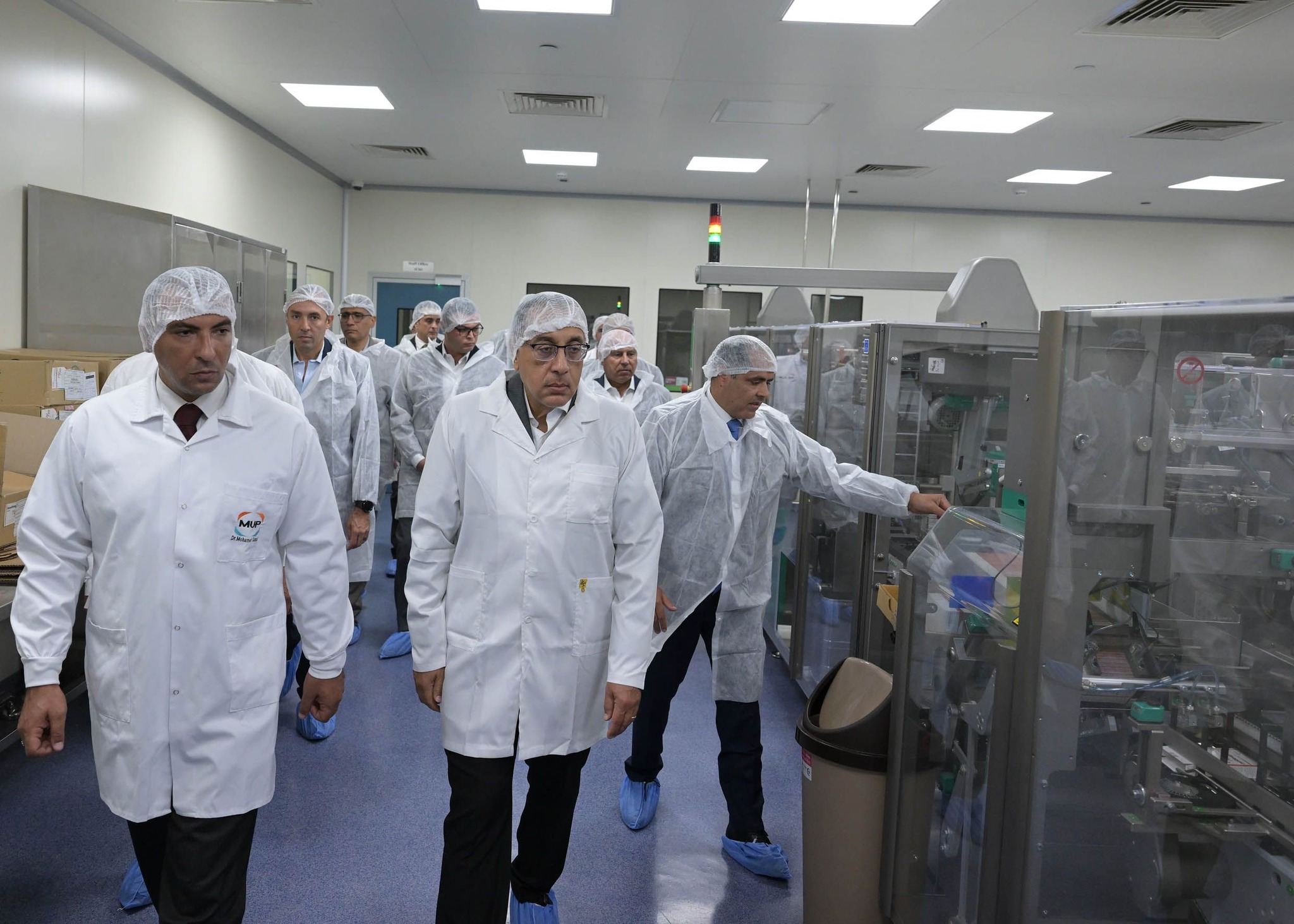 رئيس الوزراء يتفقد مصنع شركة المهن الطبية للأدوية