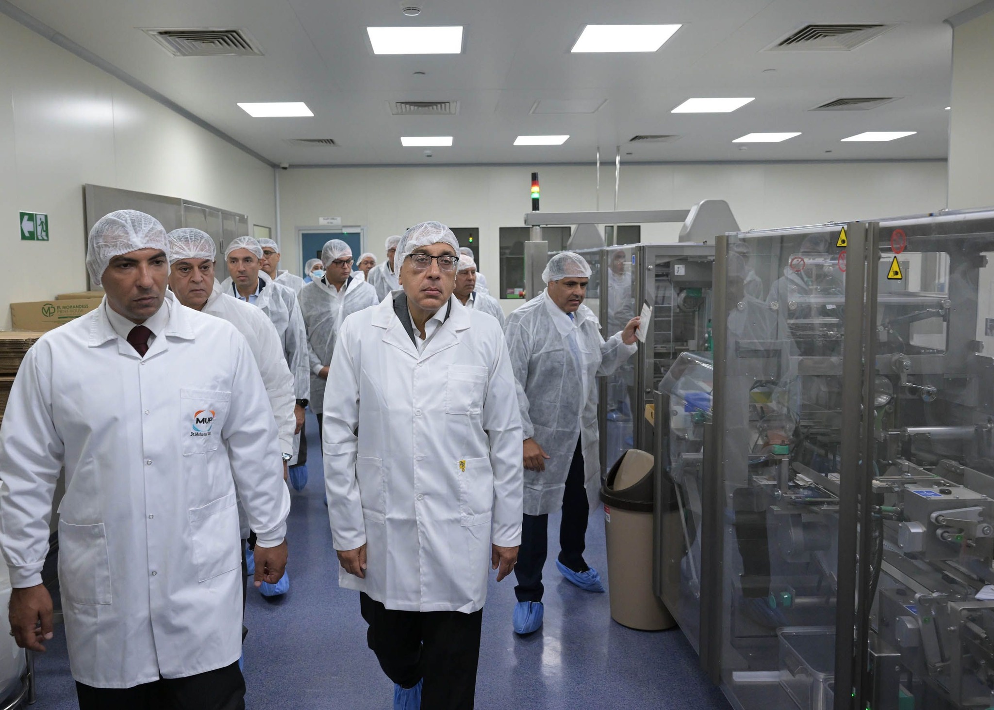 رئيس الوزراء يتفقد مصنع شركة المهن الطبية للأدوية