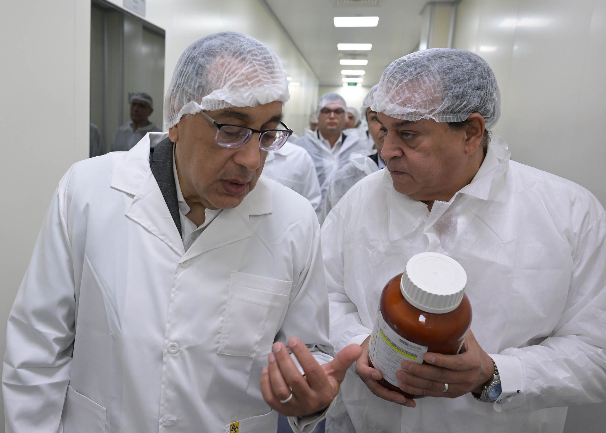 رئيس الوزراء يتفقد مصنع شركة المهن الطبية للأدوية