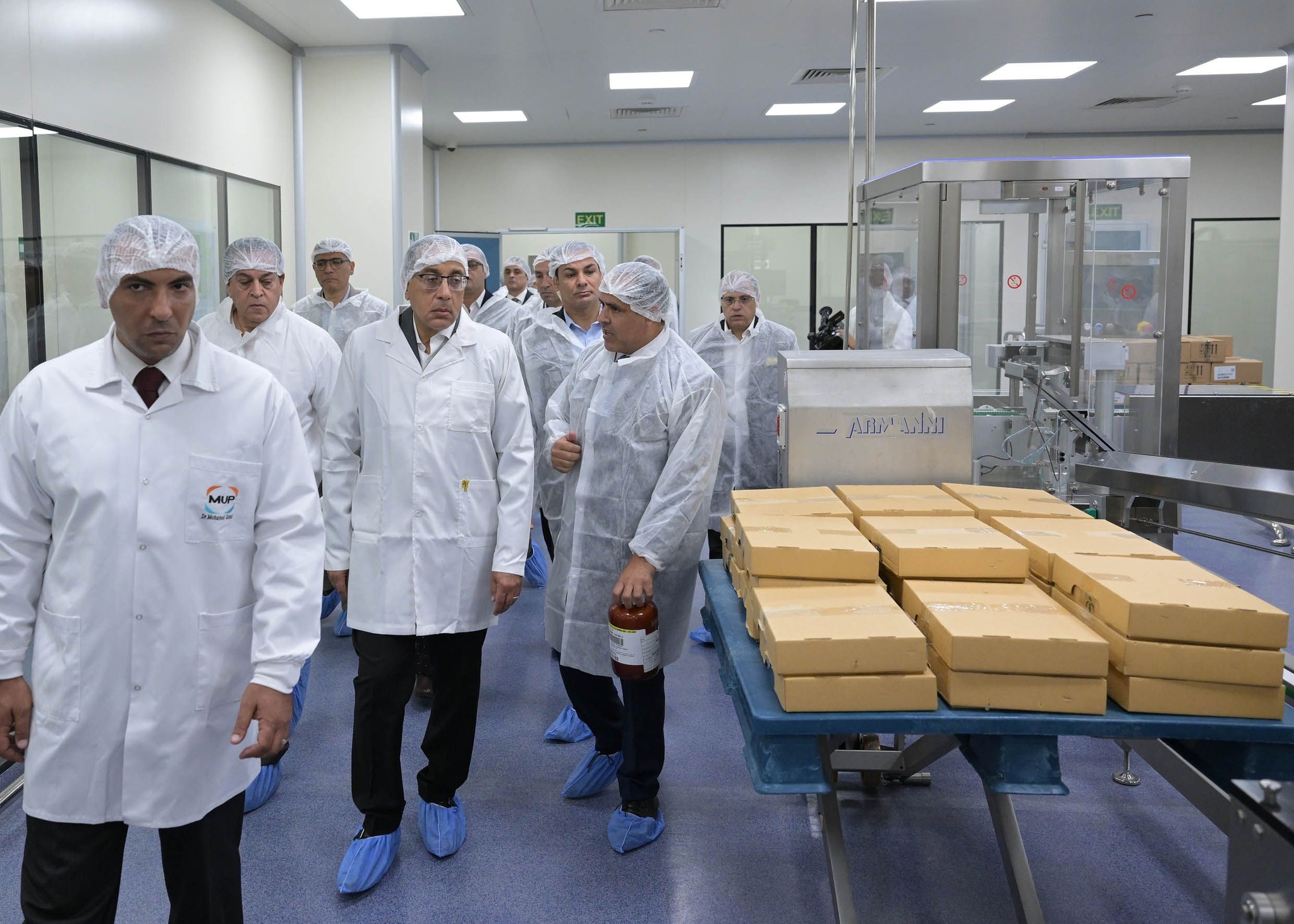 رئيس الوزراء يتفقد مصنع شركة المهن الطبية للأدوية