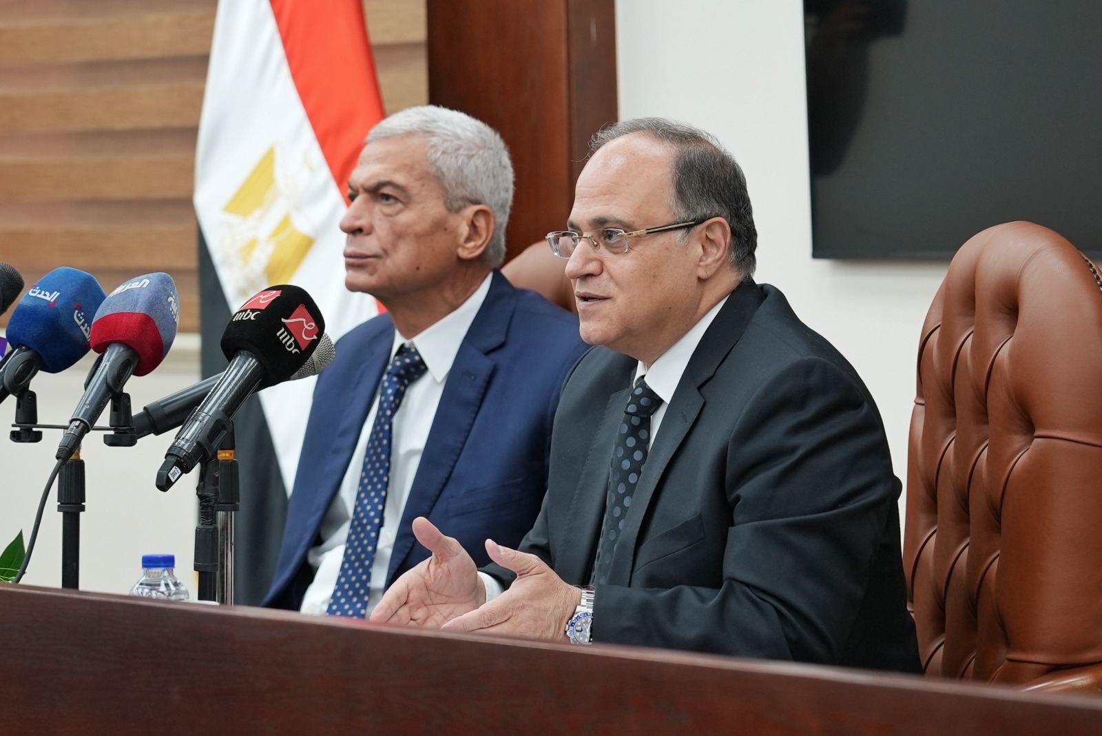 رئيسا هيئتي الدواء والشراء الموحد يعلنان إطلاق مبادرة توطين المواد الخام  غير الفعالة