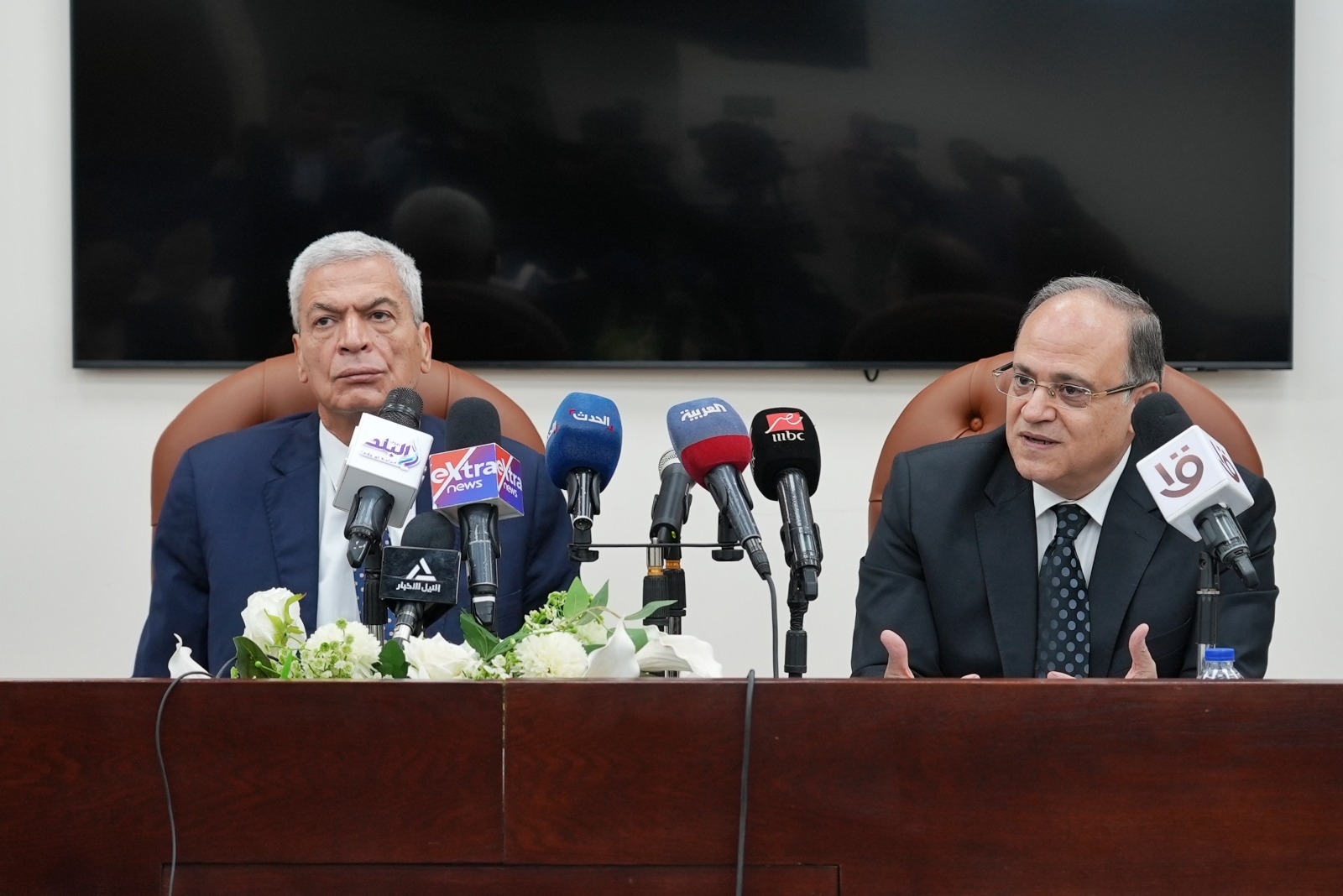 رئيسا هيئتي الدواء والشراء الموحد يعلنان إطلاق مبادرة توطين المواد الخام  غير الفعالة