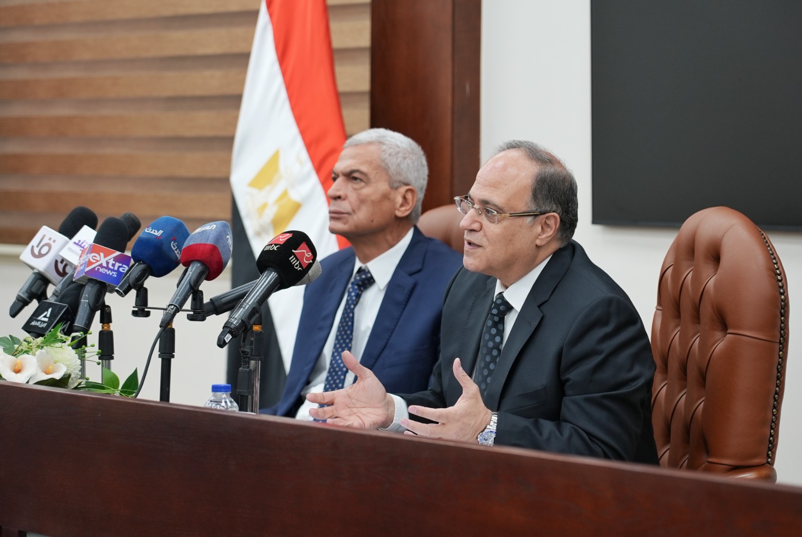 رئيسا هيئتي الدواء والشراء الموحد يعلنان إطلاق مبادرة توطين المواد الخام  غير الفعالة