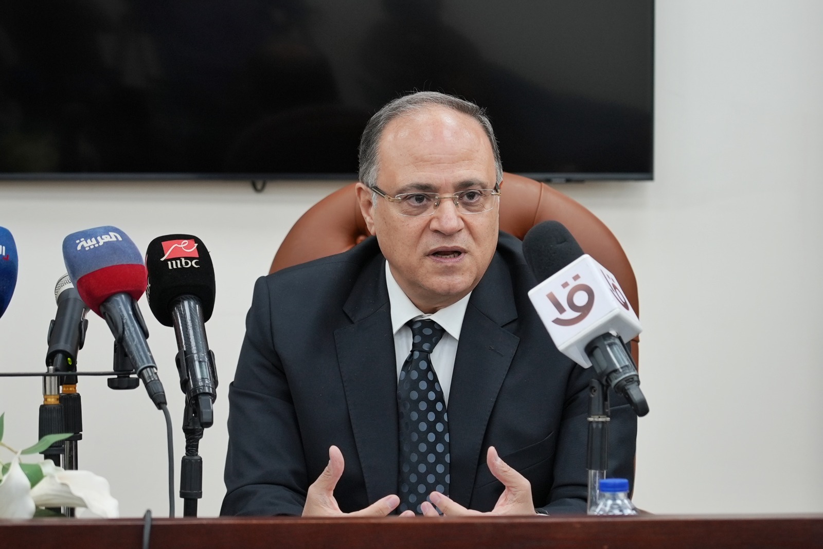 رئيسا هيئتي الدواء والشراء الموحد يعلنان إطلاق مبادرة توطين المواد الخام  غير الفعالة