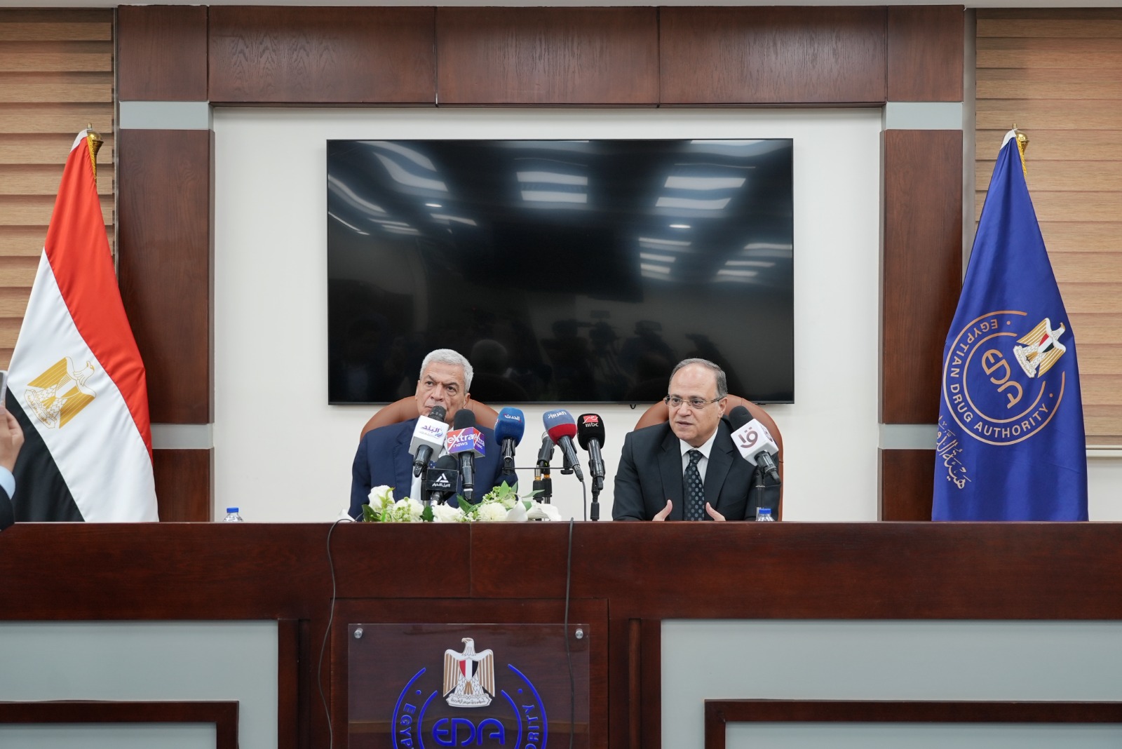 رئيسا هيئتي الدواء والشراء الموحد يعلنان إطلاق مبادرة توطين المواد الخام  غير الفعالة