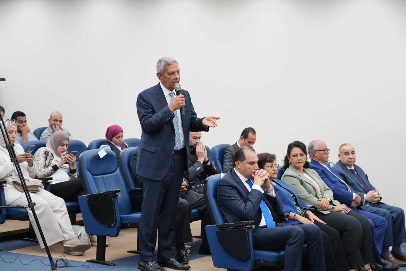 رئيسا هيئتي الدواء والشراء الموحد يعلنان إطلاق مبادرة توطين المواد الخام  غير الفعالة