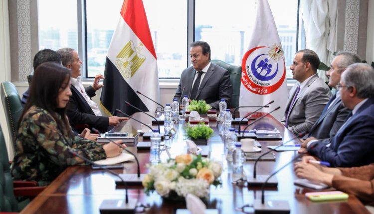 وزير الصحة يبحث تعزيز استخدام التكنولوجيا بالقطاع الصحي من خلال التشخيص عن بُعد والروبوت الجراحي