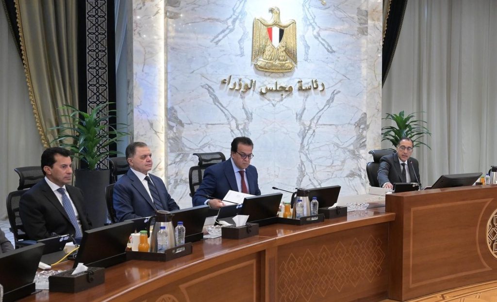 رئيس الوزراء: مستمرون في إتاحة كافة التيسيرات والمحفزات لتطوير ودعم صناعة الدواء جانب من الاجتماع