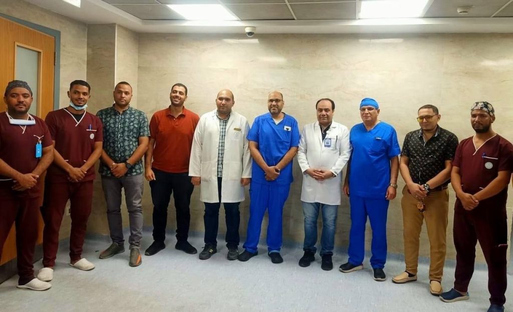 هيئة الرعاية الصحية تعلن نجاح مستشفى الكرنك الدولي في إجراء 20 عملية زراعة قوقعة لأطفال الصعيد جانب من الفريق الطبي