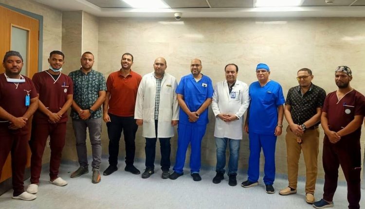 جانب من الفريق الطبي