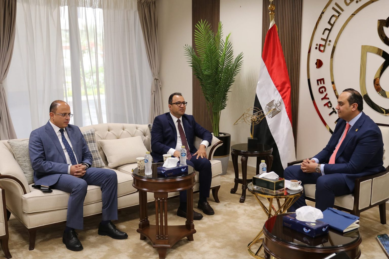 رئيس هيئة الرعاية الصحية يبحث مع المدير الإقليمي لمستشفيات السعودي الألماني سبل تعزيز التعاون جانب من اللقاء