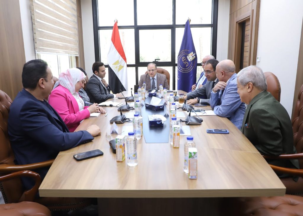 رئيس هيئة الدواء يستقبل رئيس وممثلي غرفة صناعة الأدوية لمناقشة سياسات توطين وتعميق الصناعة جانب من اللقاء