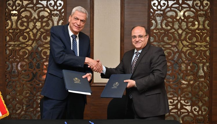 صورة أرشيفية تجمع رئيسا هيئتي الشراء الموحد والدواء