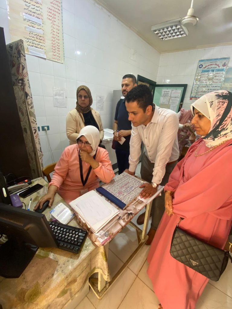 فريق الحوكمة بوزارة الصحة أثناء تفقد إحدى المنشآت