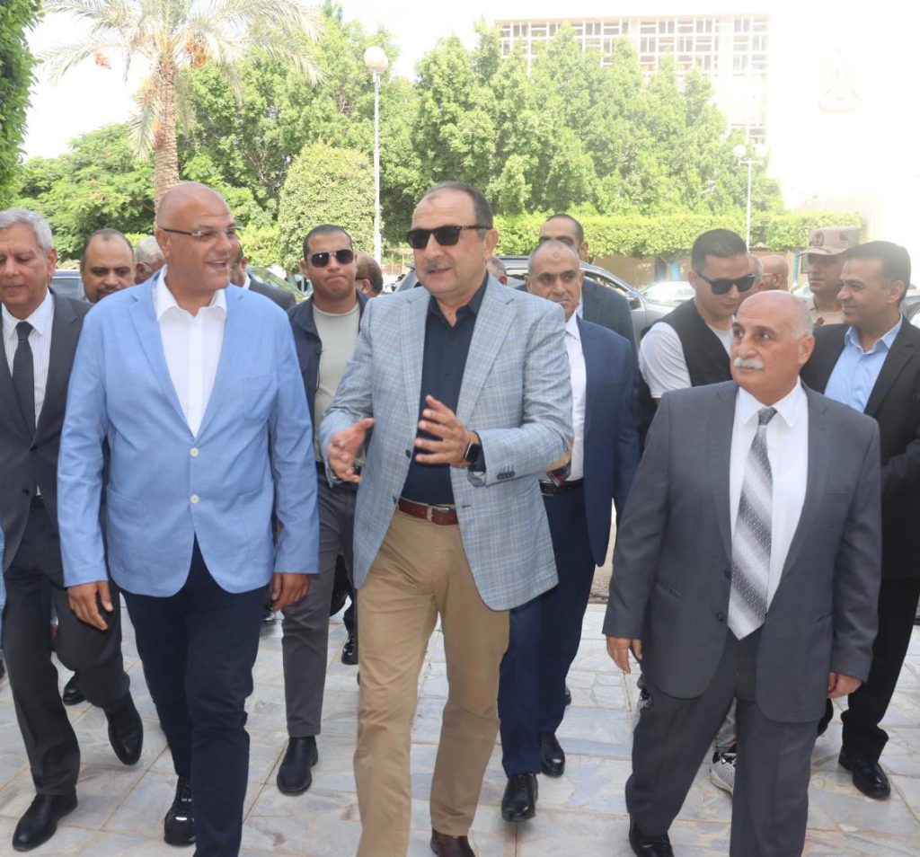 وزير قطاع الأعمال يتفقد شركة النصر للكيماويات الدوائية