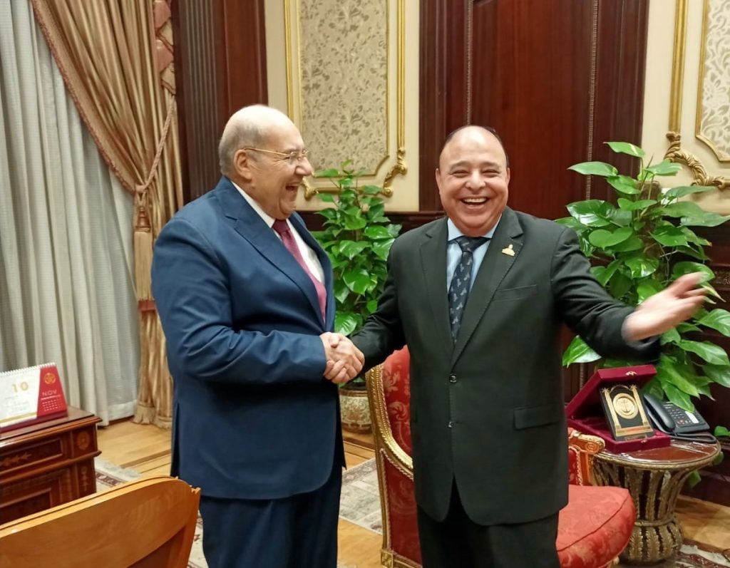 الدكتور  حسين خضير رئيسًا للجنة الصحة بمجلس الشيوخ