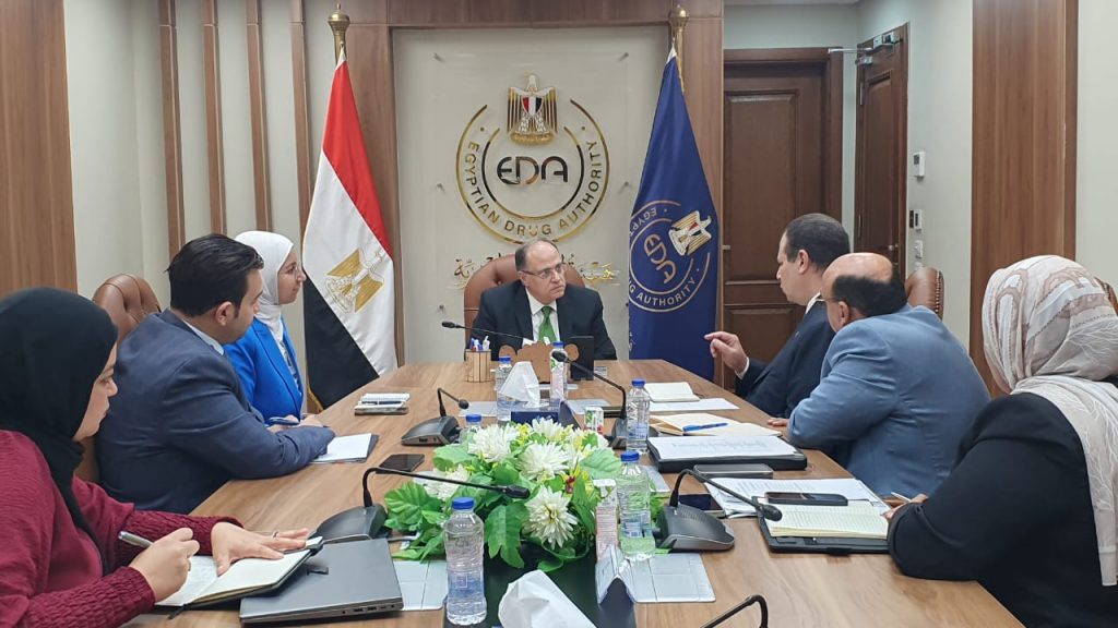 رئيس هيئة الدواء يلتقي رئيس «الشركة العربية الإفريقية» لدعم توطين صناعة الخامات الدوائية جانب من اللقاء