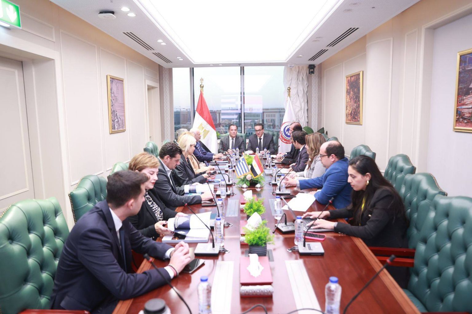 وزير الصحة يستقبل نظيره اليوناني لتعزيز التعاون في مجالات الرعاية الصحية جانب من اللقاء