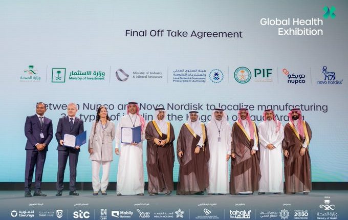 جانب من توقيع الاتفاقية بين شركتي نوبكو ونوفو نورديسك