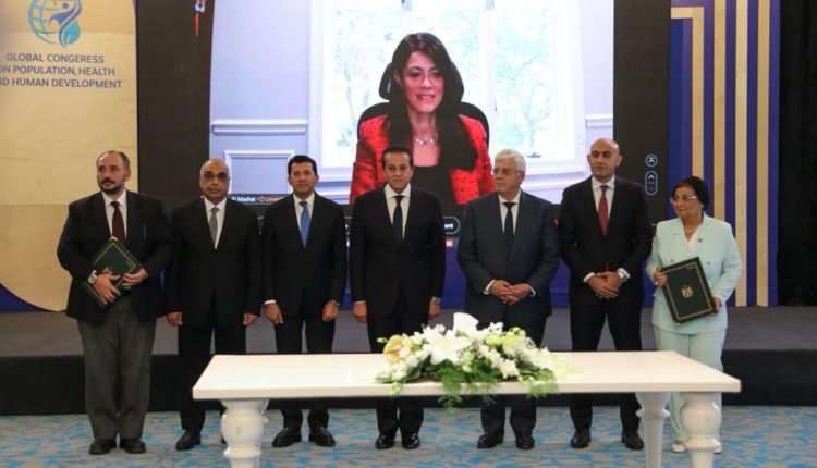 وزير الصحة يترأس مائدة مستديرة رفيعة المستوى حول «التنمية البشرية والسكان في مصر»