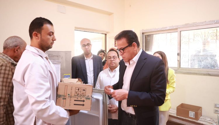 وزير الصحة داخل مستشفى بلبيس العام