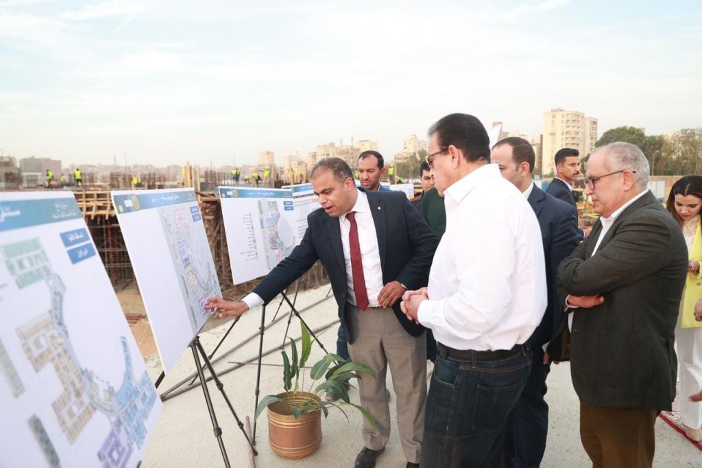 وزير الصحة يتفقد مشروع إنشاء مستشفى هليوبوليس الجديدة بتكلفة إجمالية 3.5 مليار جنيه جانب من الجولة