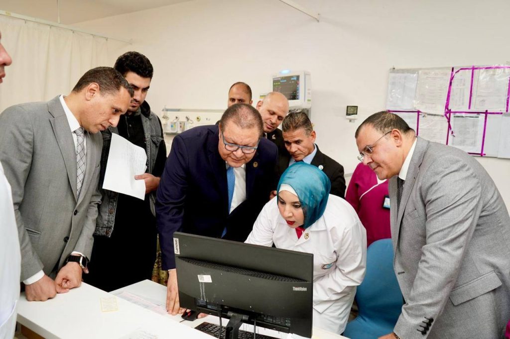 هيئة الرقابة الصحية تناقش خطة اعتماد مبنى الحروق ومبنى الطوارئ بمستشفى السويس جانب من الزيارة