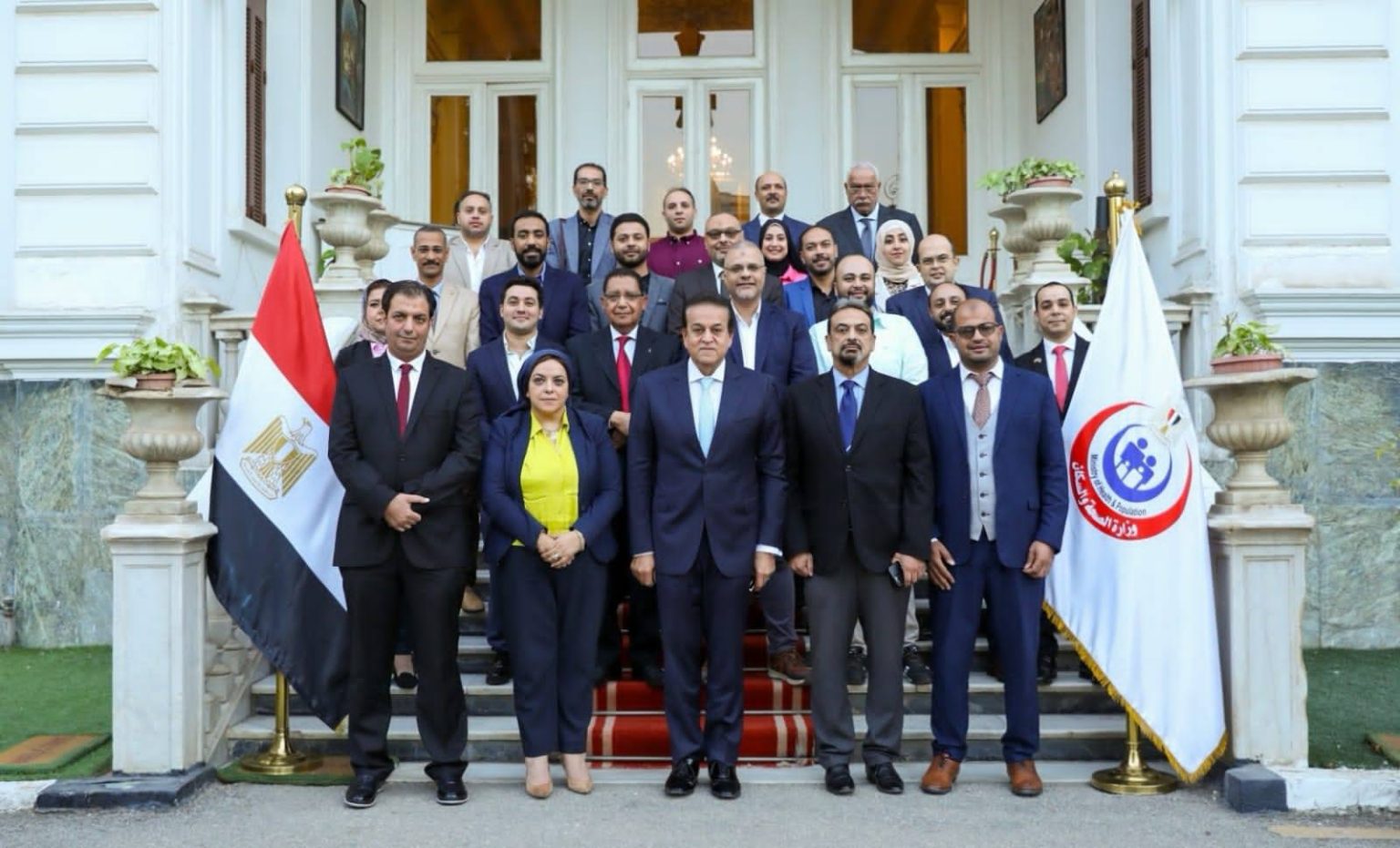 وزير الصحة يُكرم الفريق الطبي بمستشفى العلمين النموذجي لبراعتهم في إنقاذ حياة مريض جانب من اللقاء