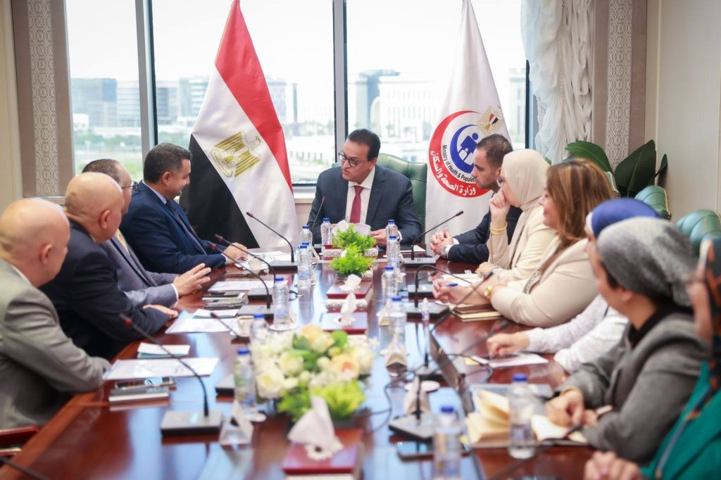 وزير الصحة يبحث مع رئيس مجموعة أندلسية تعميق الشراكة الاستثمارية بين القطاعين الصحي المصري والسعودي جانب من اللقاء