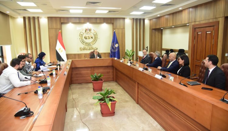 رئيس هيئة الدواء مع وفد شركة باير