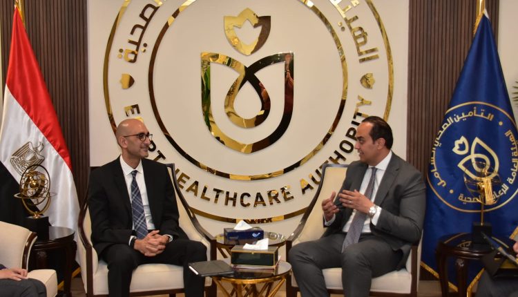 رئيس هيئة الرعاية الصحية يلتقي المدير الإقليمي لشركة فايزر لبحث سبل تعزيز التعاون وتبادل الخبرات