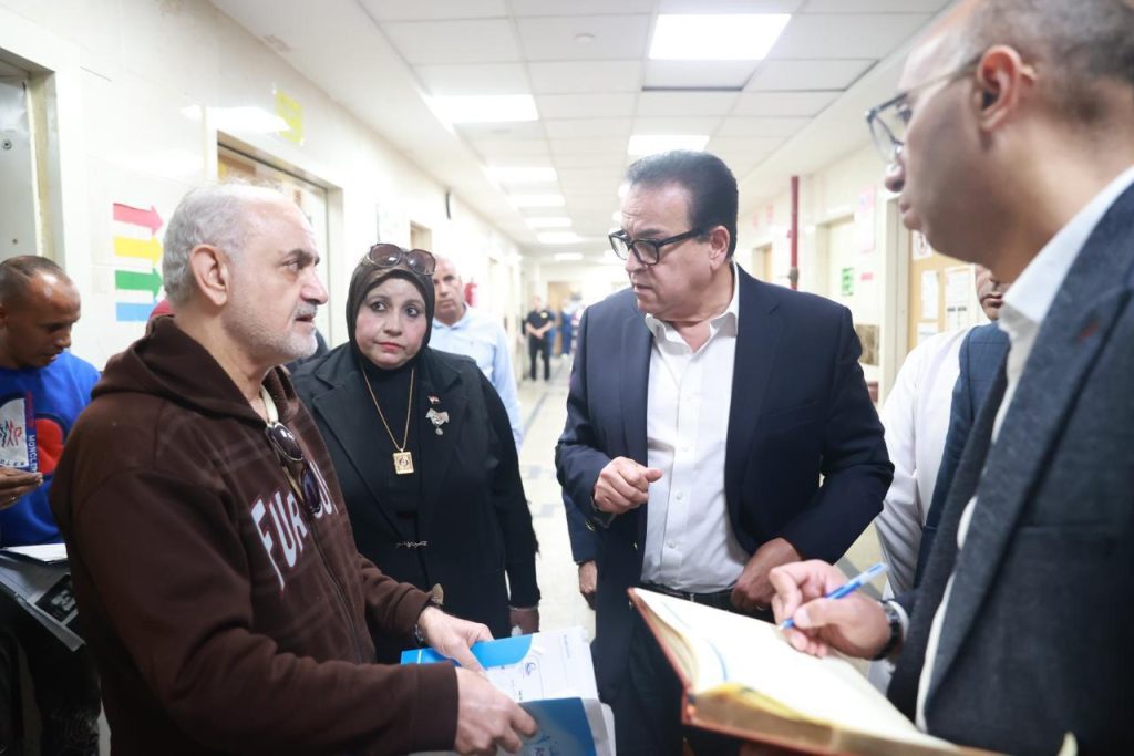 نائب رئيس الوزراء وزير الصحة داخل مستشفى الخانكة