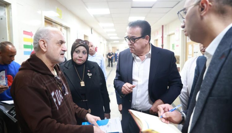 نائب رئيس الوزراء وزير الصحة داخل مستشفى الخانكة