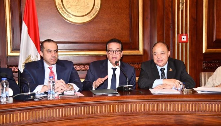 الدكتور خالد عبد الغفار خلال اجتماع لجنة الصحة بمجلس الشيوخ