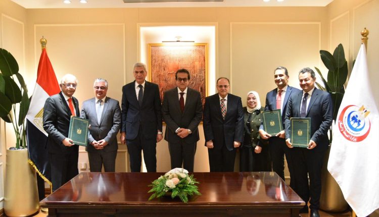 نائب رئيس مجلس الوزراء وزير الصحة يشهد توقيع بروتوكول لإنشاء مصنع متعدد الأغراض للمواد الخام الدوائية في مصر