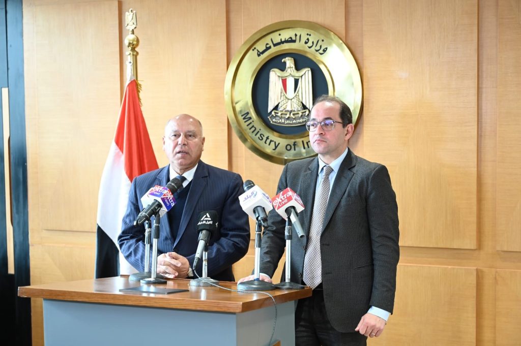 تشمل صناعة الأدوية.. وزارتي الصناعة والمالية يطلقان مبادرة تمويلية جديدة بفائدة 15% لدعم القطاع الصناعي تشمل صناعة الأدوية.. وزارتي الصناعة والمالية يطلقان مبادرة تمويلية جديدة بفائدة 15% لدعم القطاع الصناعي