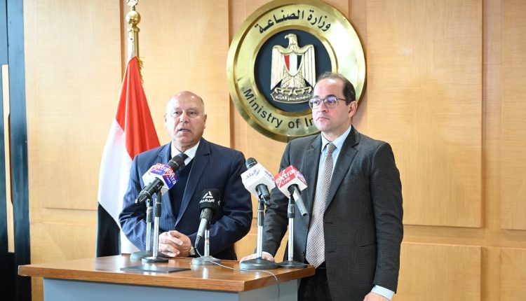 تشمل صناعة الأدوية.. وزارتي الصناعة والمالية يطلقان مبادرة تمويلية جديدة بفائدة 15% لدعم القطاع الصناعي