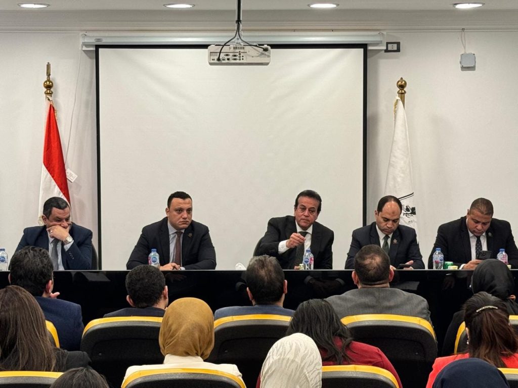 وزير الصحة: عقوبات قانون المسؤولية الطبية ليست جديدة جانب من الندوة