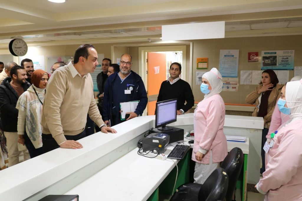 رئيس هيئة الرعاية الصحية يتفقد مجمع الإسماعيلية الطبي ومركز 30 يونيو الدولي لأمراض الكُلى جانب من الجولة