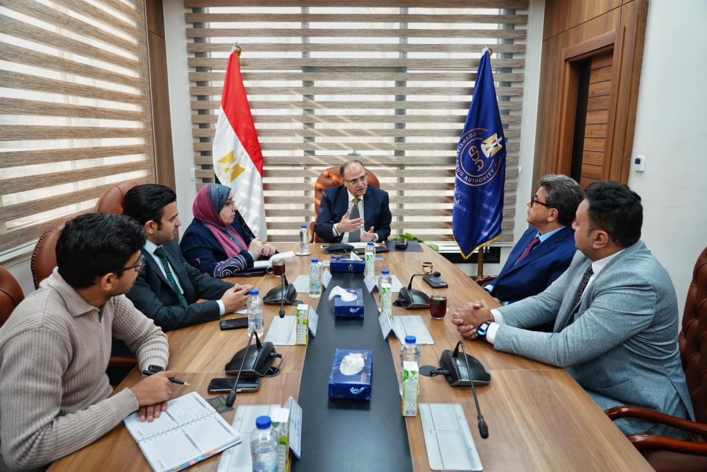 جانب من لقاء رئيس هيئة الدواء مع نقيب الأطباء البيطريين