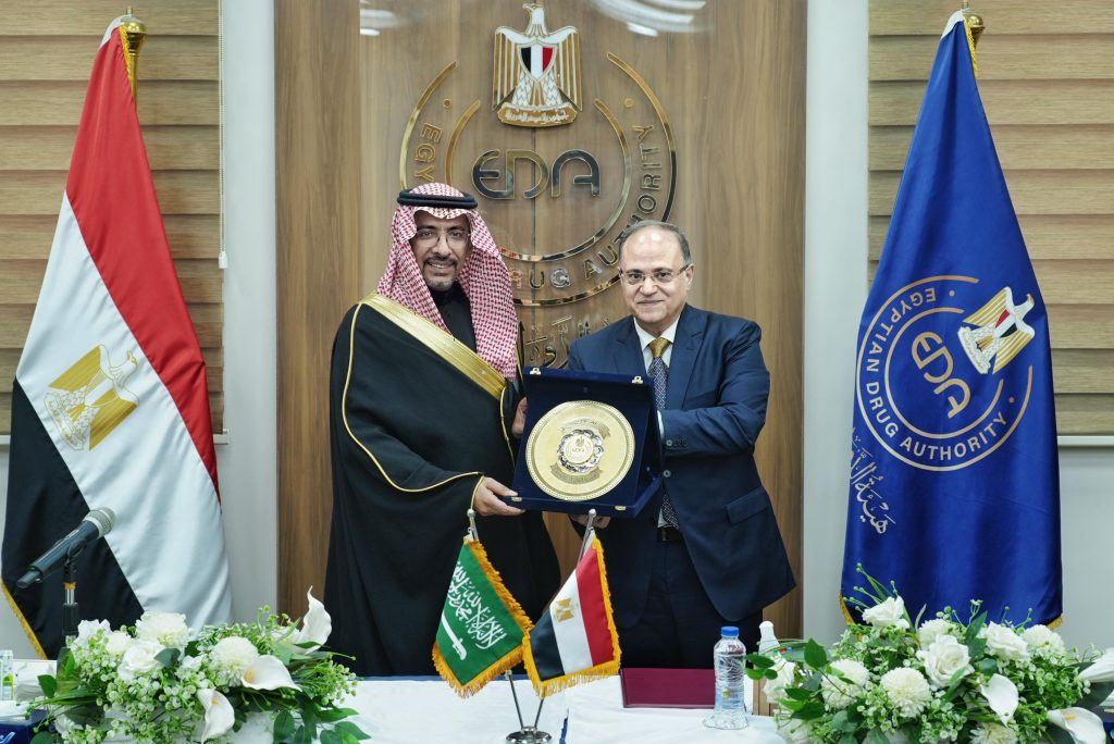 رئيس هيئة الدواء مع وزير الصناعة والثروة المعدنية السعودي