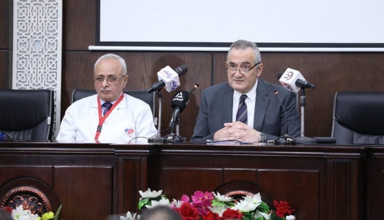 جانب من مؤتمر اليوم بمعهد القلب