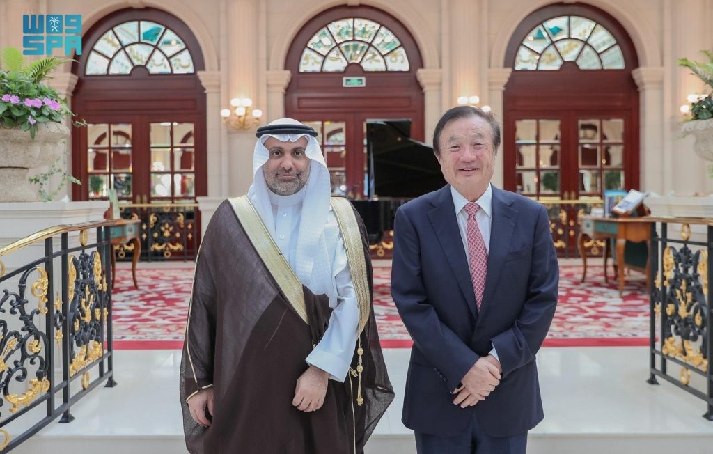 وزير الصحة السعودي يزور مقر شركة هواوي
